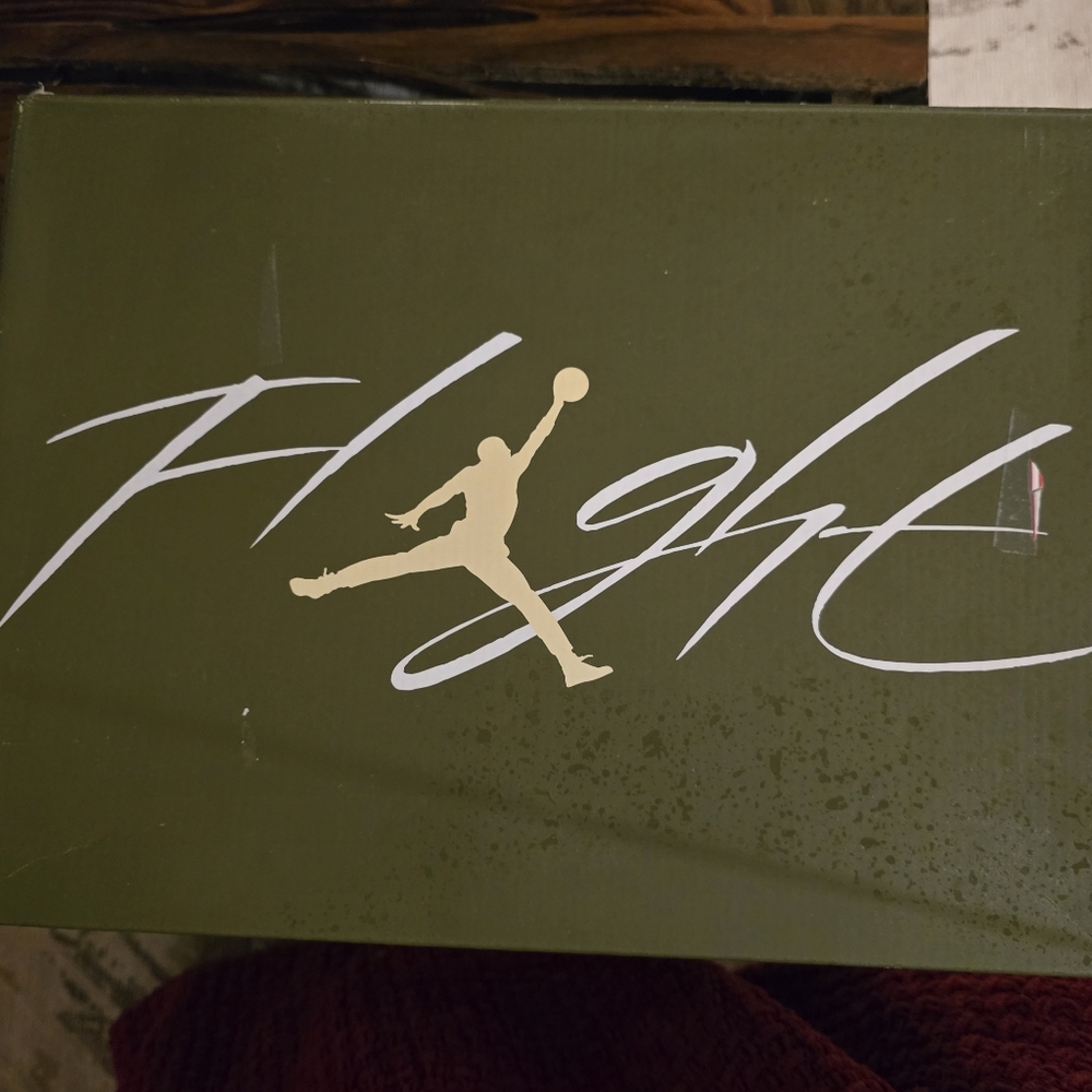 Jordan 4 Retro SE Craft Olive - Picture 8 of 9